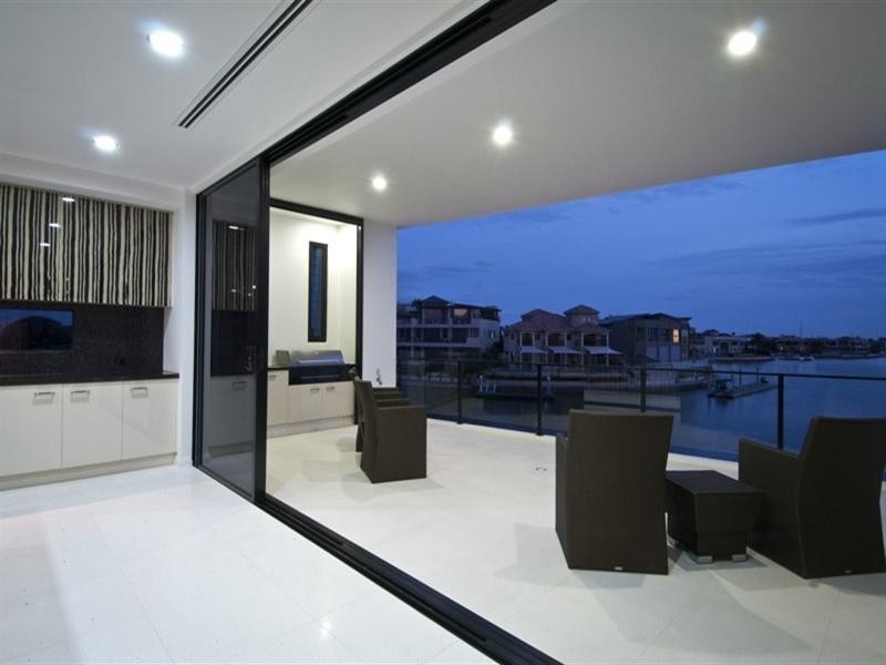 26 Hampton Court, Sovereign Islands QLD 4216