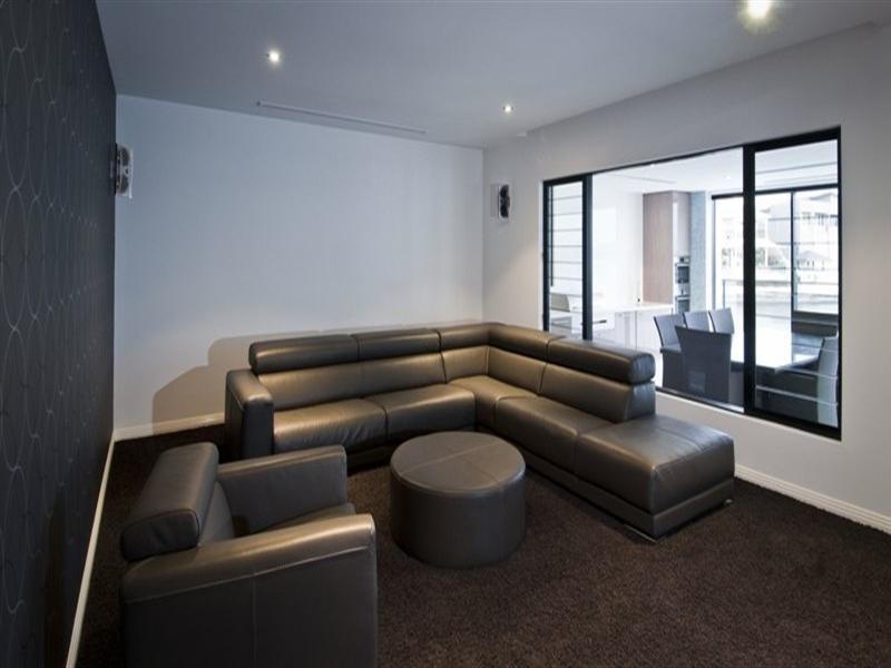 26 Hampton Court, Sovereign Islands QLD 4216