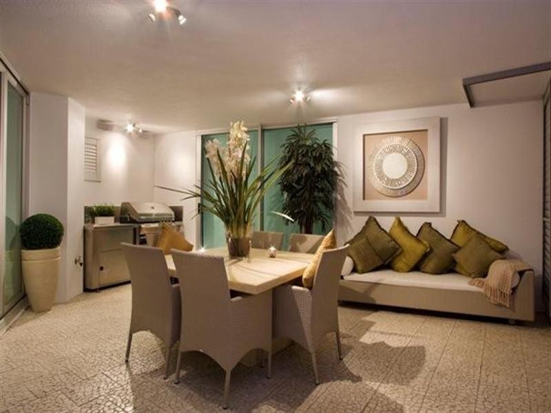 30 Garfield Terrace, Surfers Paradise QLD 4217