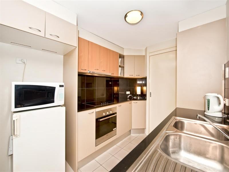 21 Cypress Avenue, Surfers Paradise QLD 4217