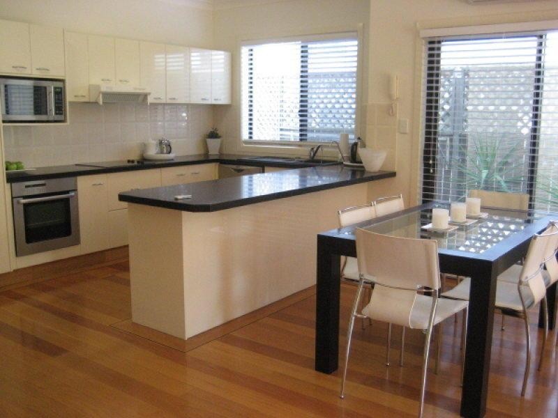 28 Norfolk Avenue, Surfers Paradise QLD 4217