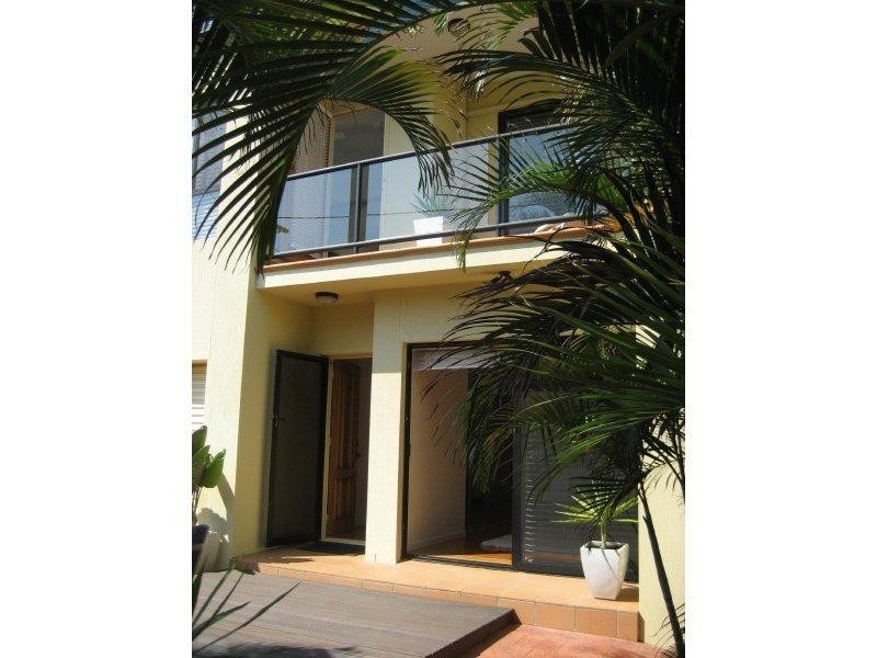 28 Norfolk Avenue, Surfers Paradise QLD 4217