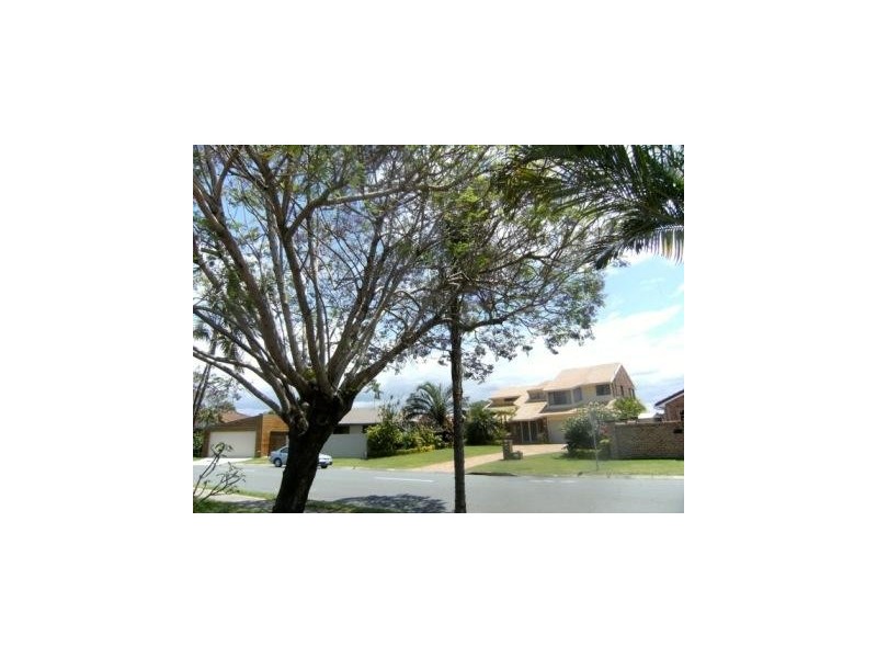 47 Oceanic Drive, Mermaid Waters QLD 4218