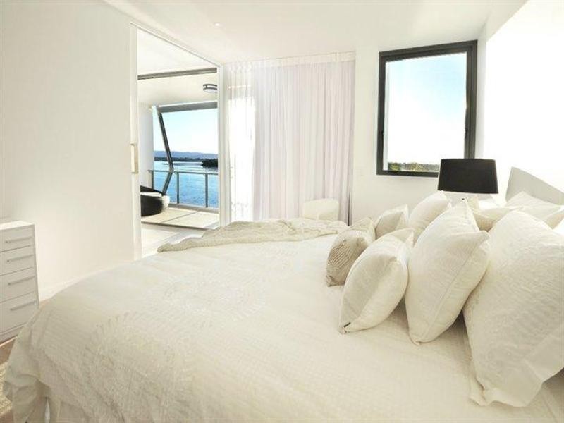 3205 17 Killowill Avenue, Paradise Point QLD 4216