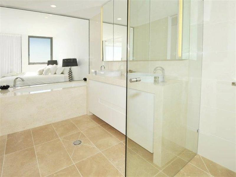 3205 17 Killowill Avenue, Paradise Point QLD 4216