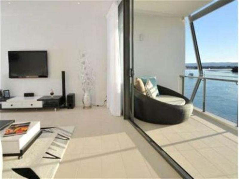 3205 17 Killowill Avenue, Paradise Point QLD 4216