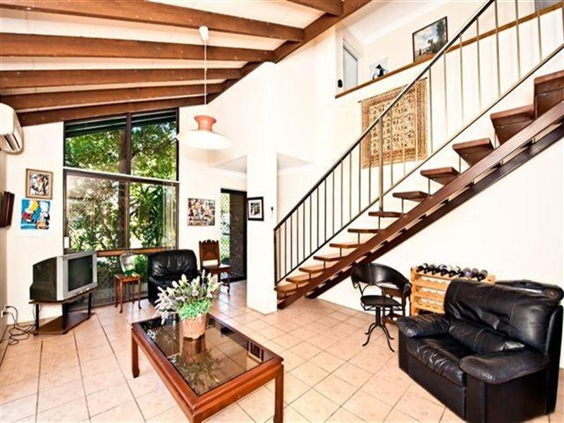 111 Salerno Street, Isle Of Capri QLD 4217