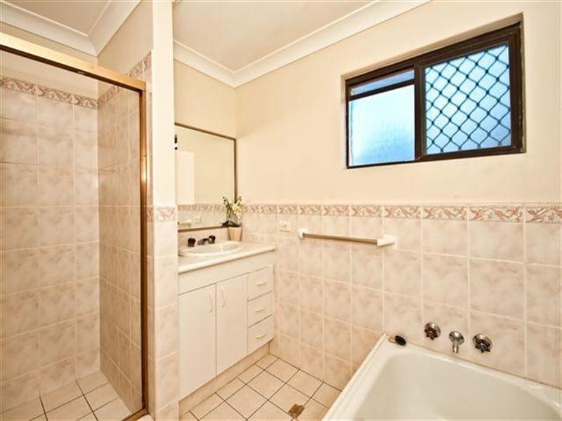 111 Salerno Street, Isle Of Capri QLD 4217