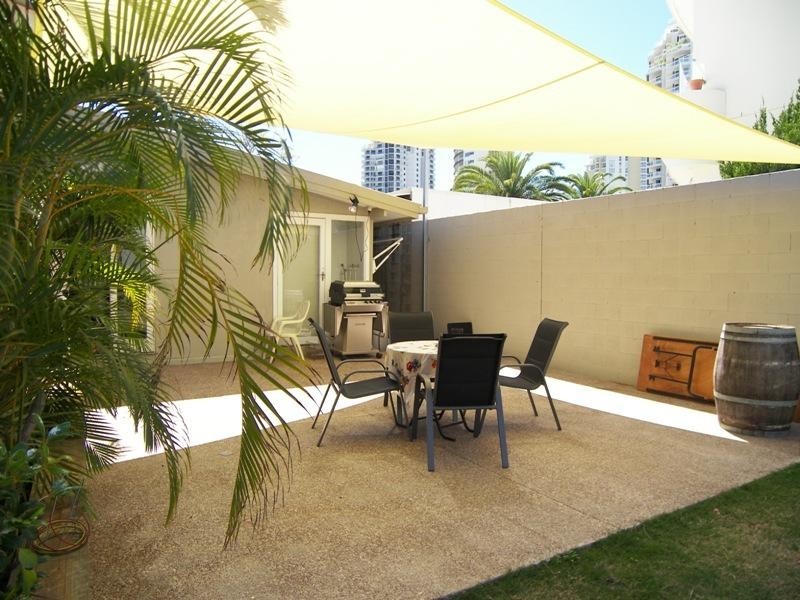 36 Hughes Avenue, Main Beach QLD 4217