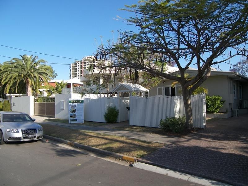 36 Hughes Avenue, Main Beach QLD 4217
