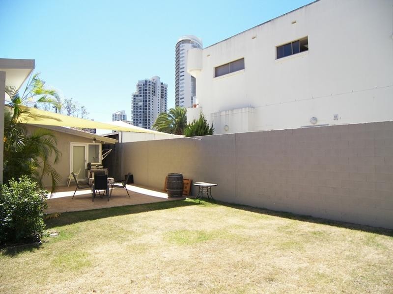 36 Hughes Avenue, Main Beach QLD 4217