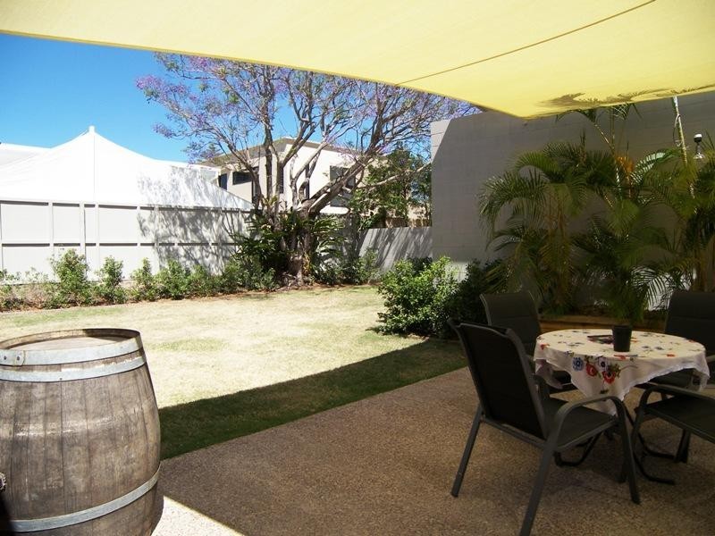 36 Hughes Avenue, Main Beach QLD 4217