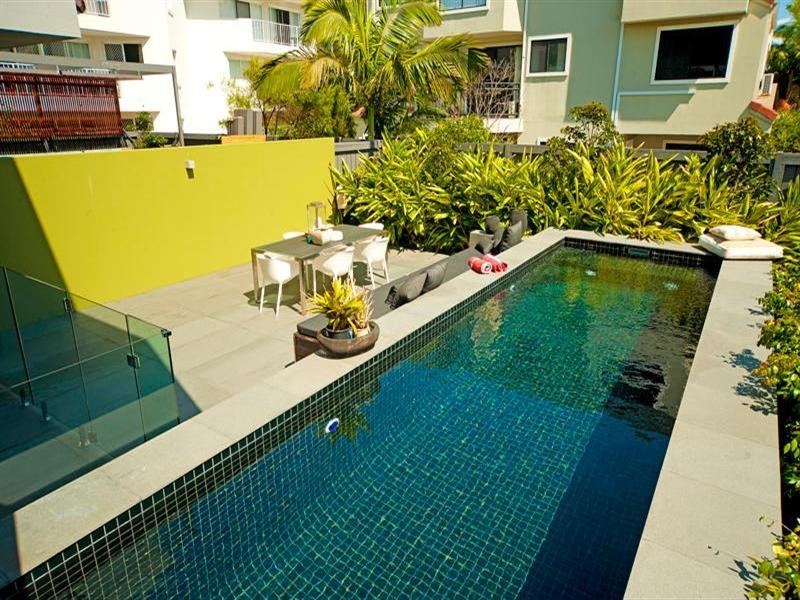 446 Marine Parade, Biggera Waters QLD 4216