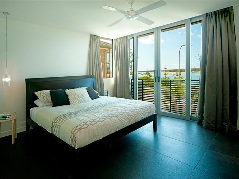 446 Marine Parade, Biggera Waters QLD 4216