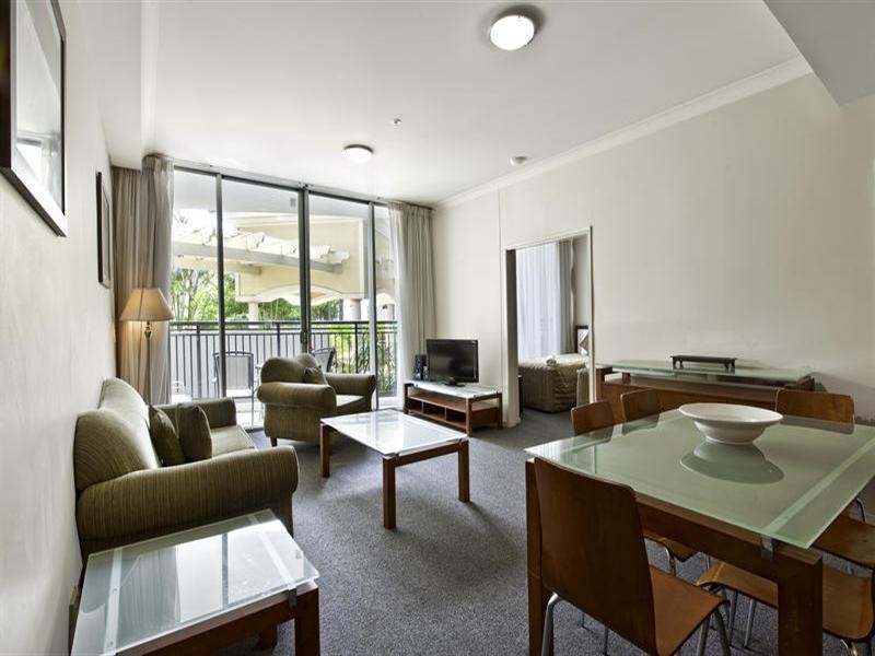 23 Ferny Avenue, Surfers Paradise QLD 4217