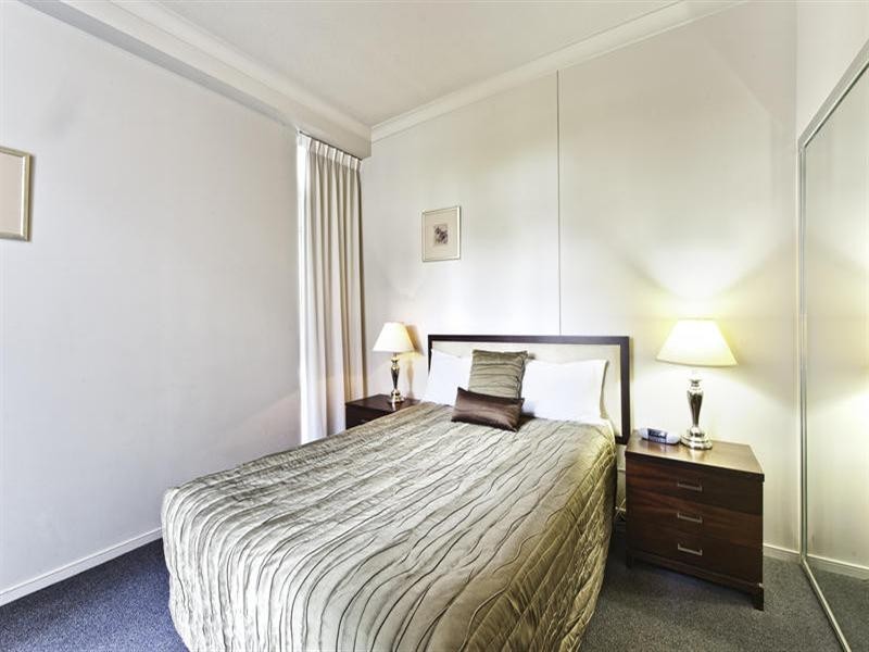 23 Ferny Avenue, Surfers Paradise QLD 4217