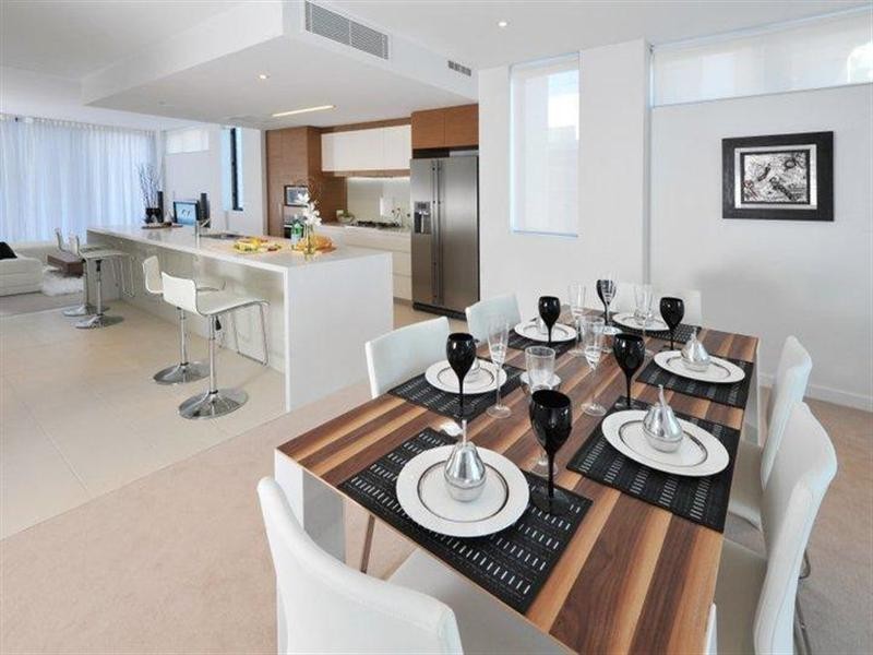 4304 17 Killowill Avenue, Paradise Point QLD 4216