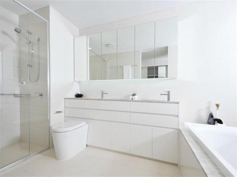 4304 17 Killowill Avenue, Paradise Point QLD 4216