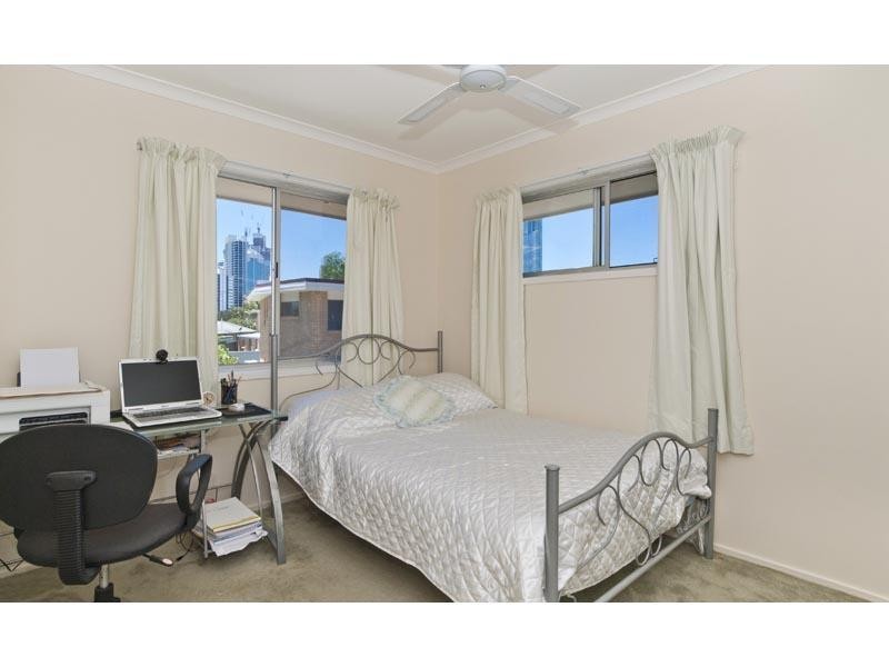 2/37 Sunset Boulevard, Surfers Paradise QLD 4217