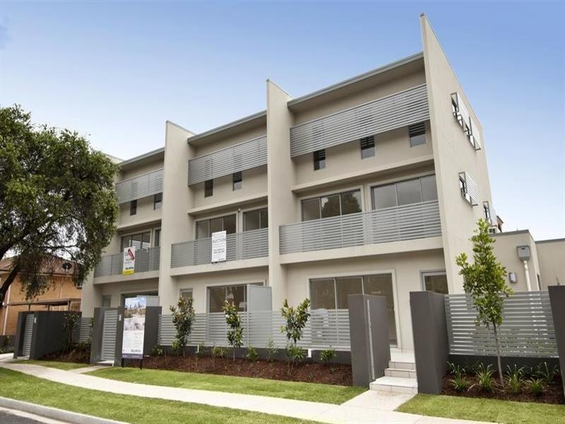 2 3 Parneno Street, Chevron Island QLD 4217