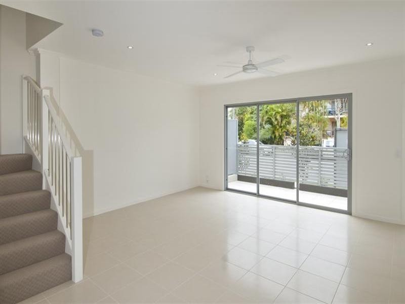 2 3 Parneno Street, Chevron Island QLD 4217