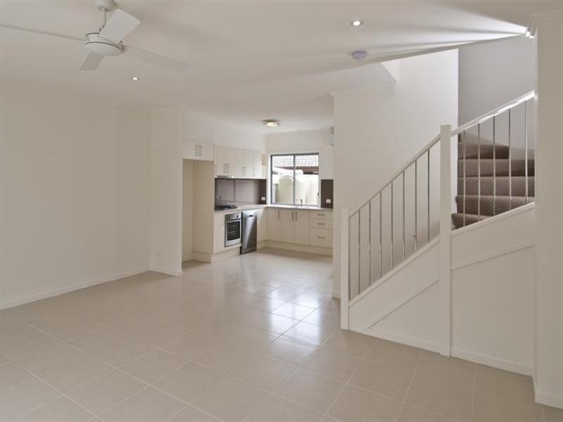 2 3 Parneno Street, Chevron Island QLD 4217
