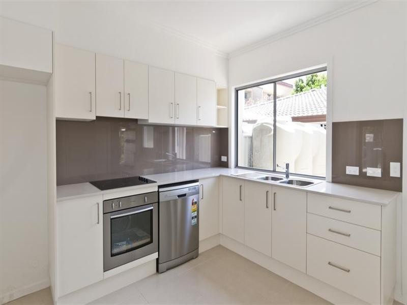 2 3 Parneno Street, Chevron Island QLD 4217