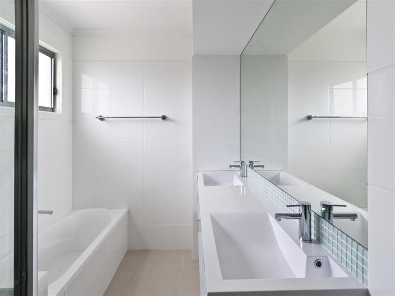 2 3 Parneno Street, Chevron Island QLD 4217