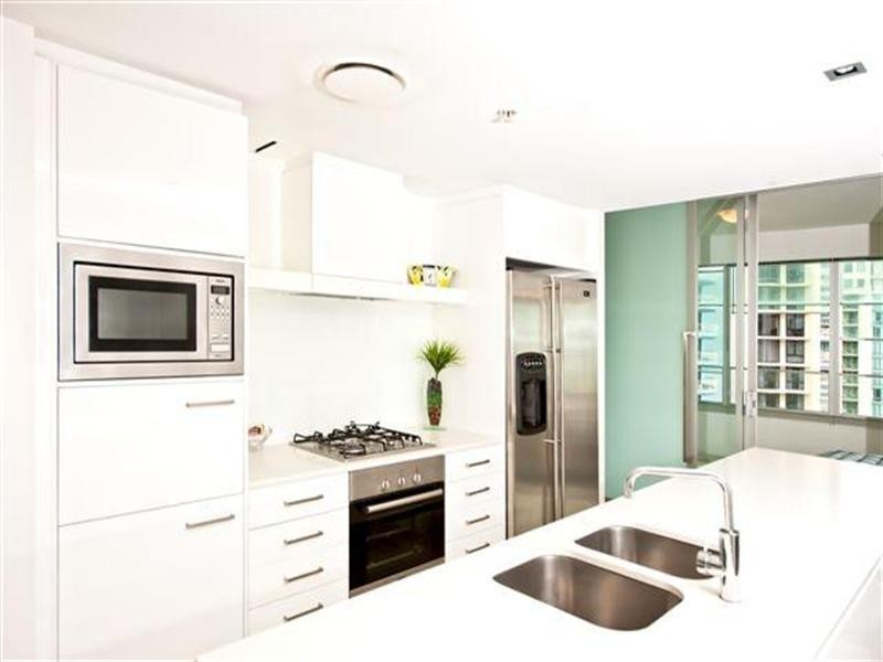 9 Hamilton Avenue, Surfers Paradise QLD 4217