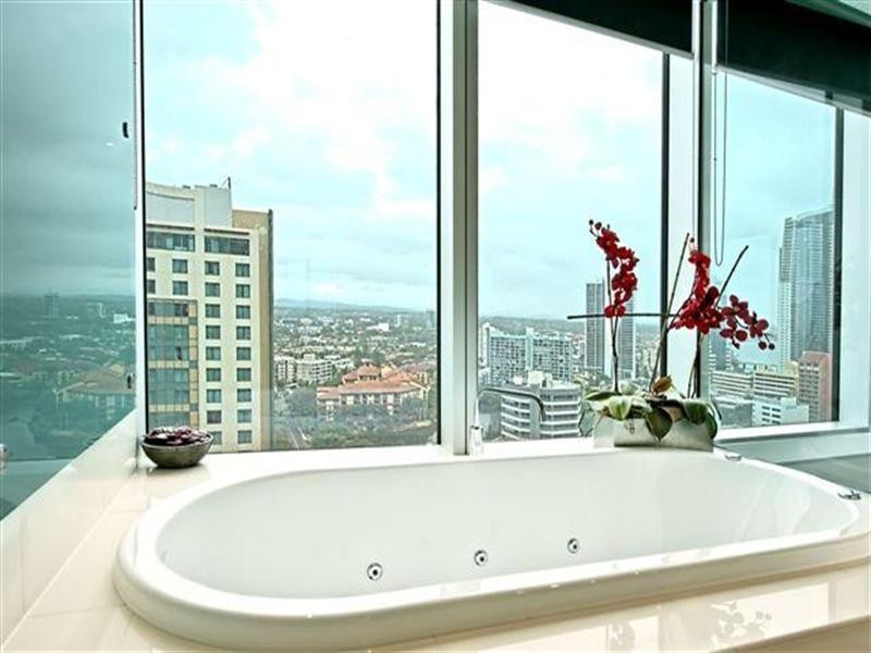 9 Hamilton Avenue, Surfers Paradise QLD 4217