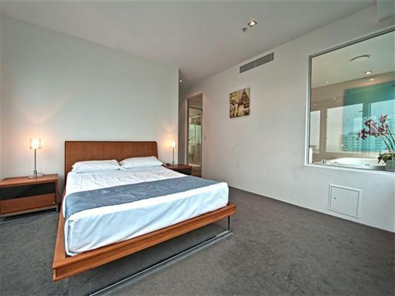 9 Hamilton Avenue, Surfers Paradise QLD 4217