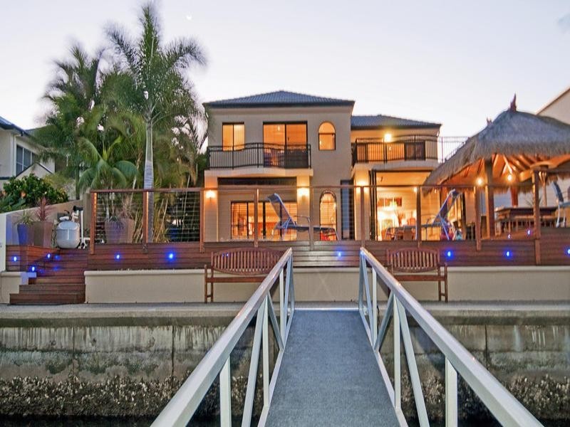 17 The Sovereign Mile, Sovereign Islands QLD 4216