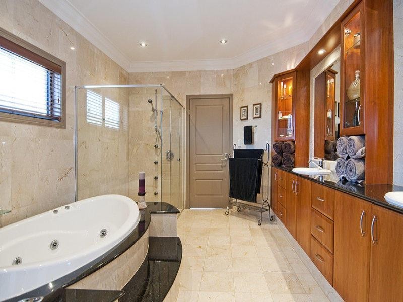 17 The Sovereign Mile, Sovereign Islands QLD 4216