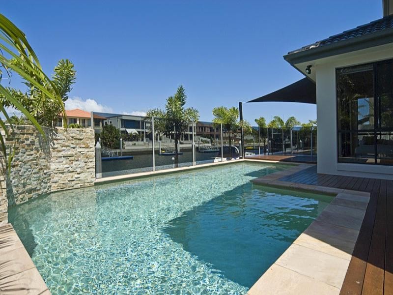 Sovereign Islands QLD 4216