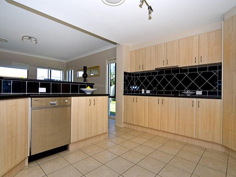 Sovereign Islands QLD 4216