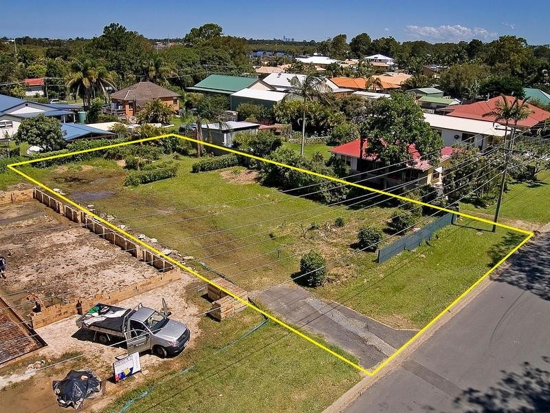 18 Crescent Avenue, Hope Island QLD 4212