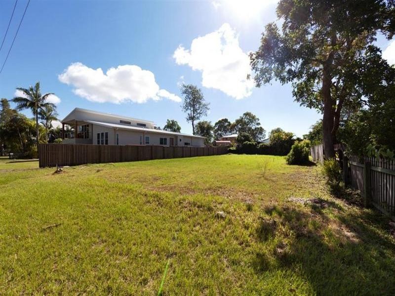 18 Crescent Avenue, Hope Island QLD 4212