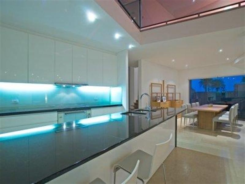 11 King Charles Drive, Sovereign Islands QLD 4216