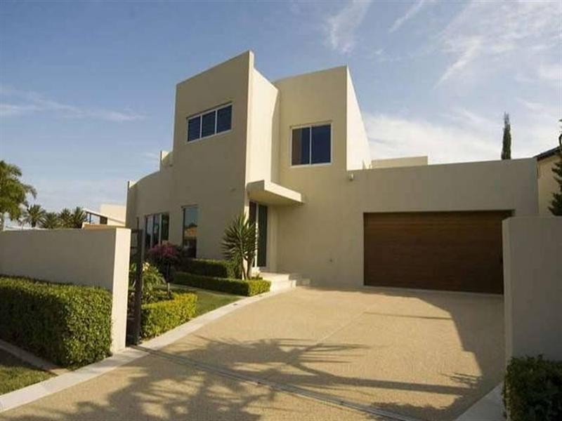 11 King Charles Drive, Sovereign Islands QLD 4216