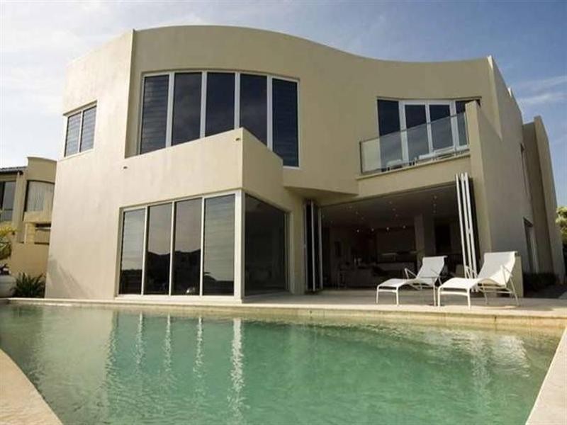 11 King Charles Drive, Sovereign Islands QLD 4216