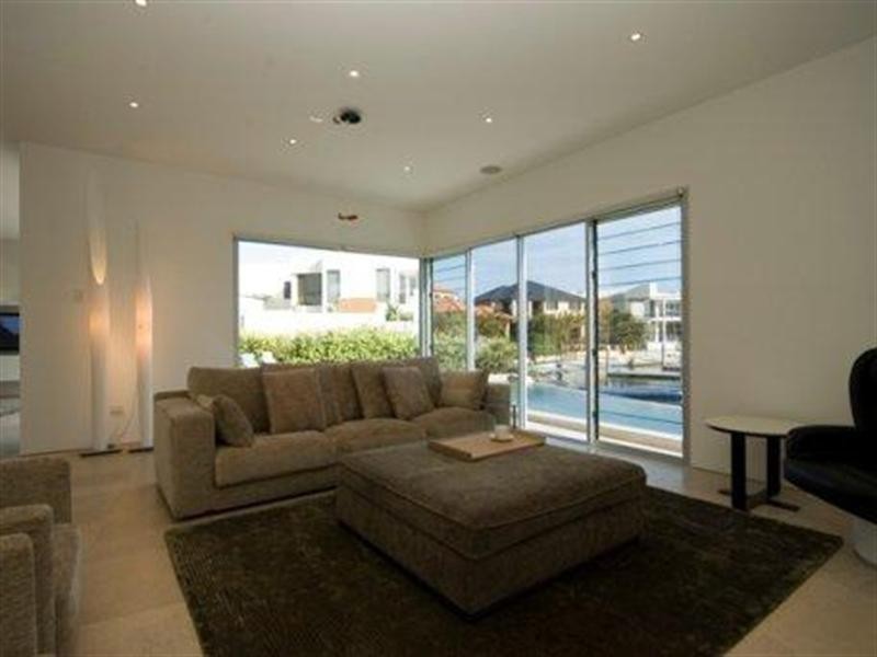 11 King Charles Drive, Sovereign Islands QLD 4216