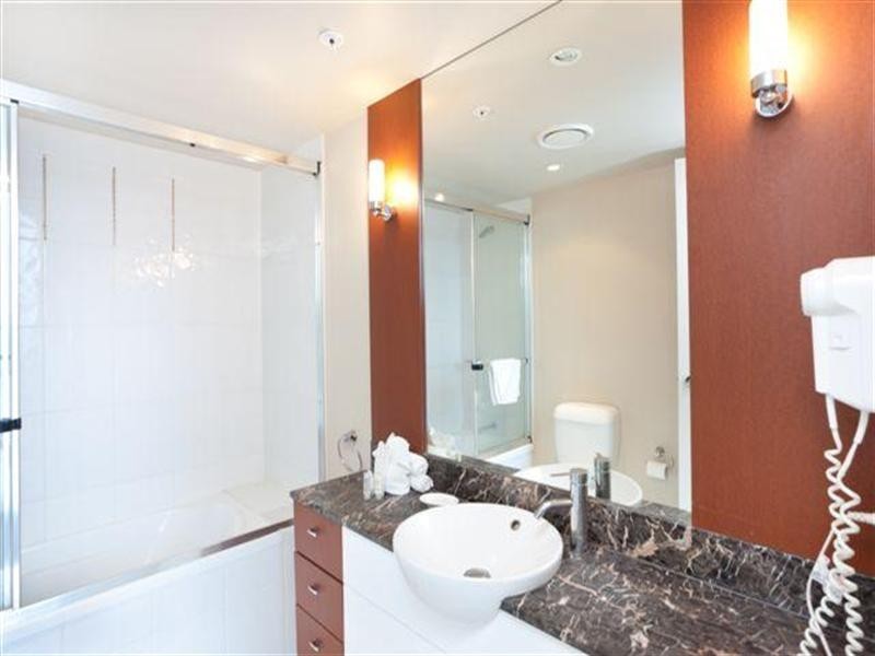 23 Ferny Avenue, Surfers Paradise QLD 4217