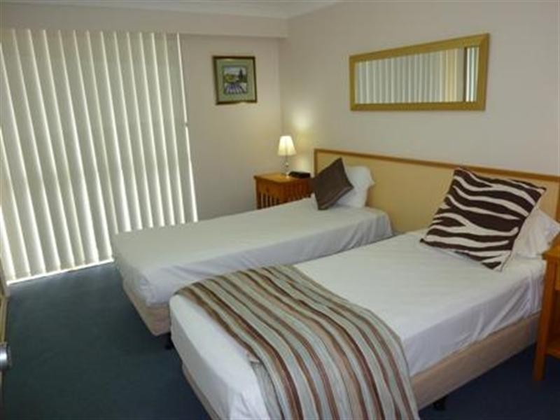 28 Northcliffe Terrace – Longbeach, Surfers Paradise QLD 4217