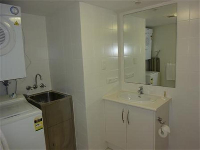 28 Northcliffe Terrace – Longbeach, Surfers Paradise QLD 4217