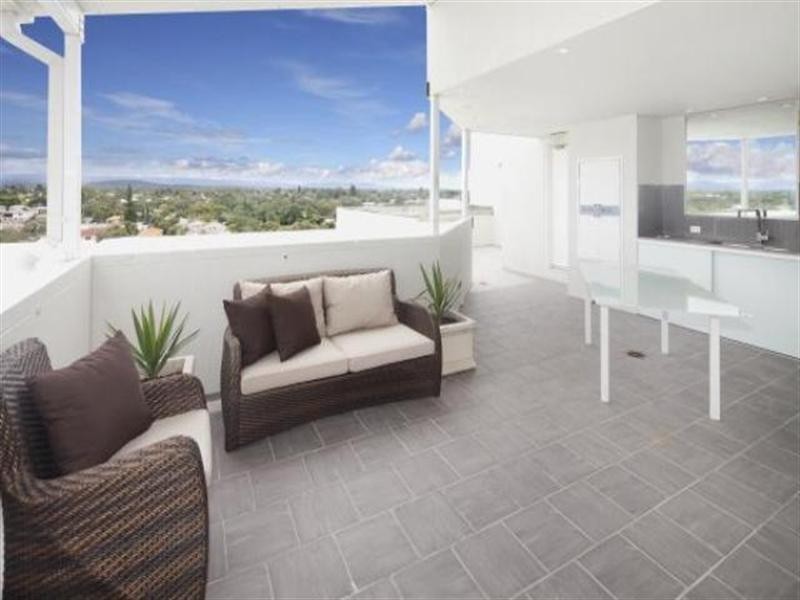 204 Marine Parade, Labrador QLD 4215