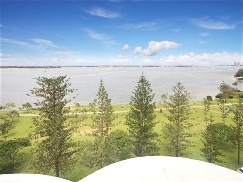 204 Marine Parade, Labrador QLD 4215