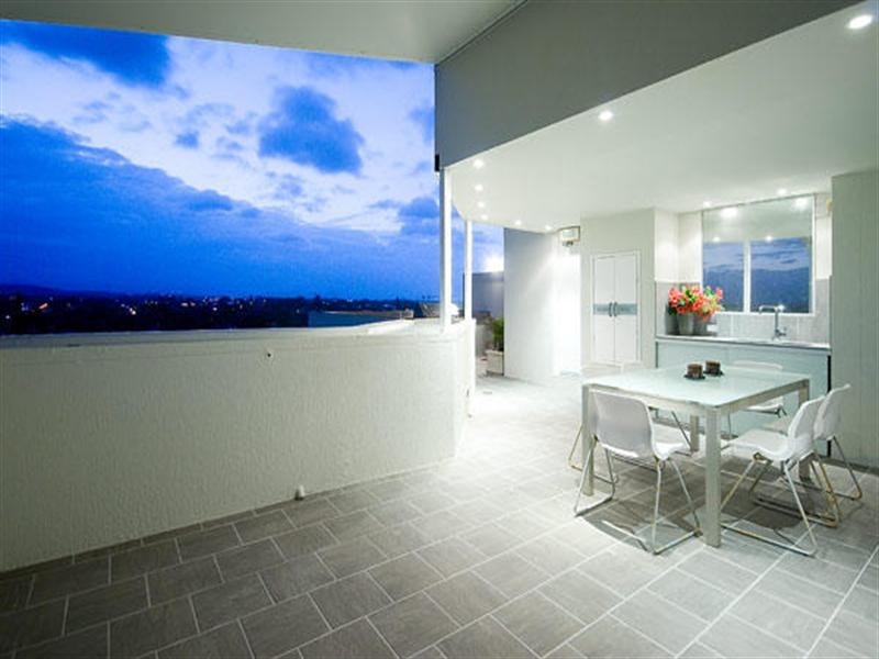 204 Marine Parade, Labrador QLD 4215