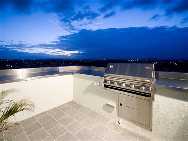 204 Marine Parade, Labrador QLD 4215