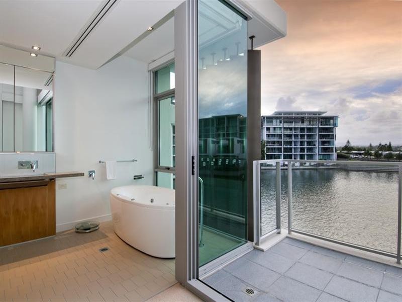 8103 Ephraim Island, Promontory Precinct, Paradise Point QLD 4216