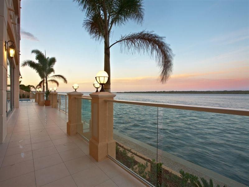 50 Knightsbridge Parade East, Sovereign Islands QLD 4216